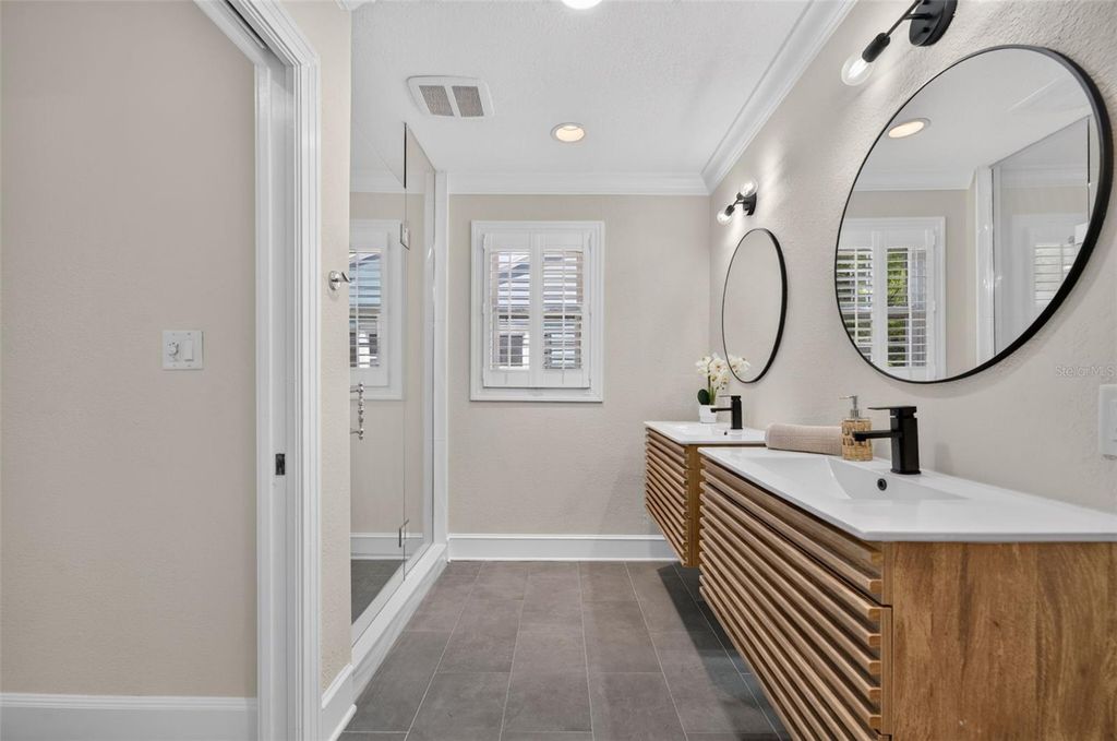 Image 20 of property listing at 1242 E RIDGEWOOD STREET, Orlando, FL 32803
