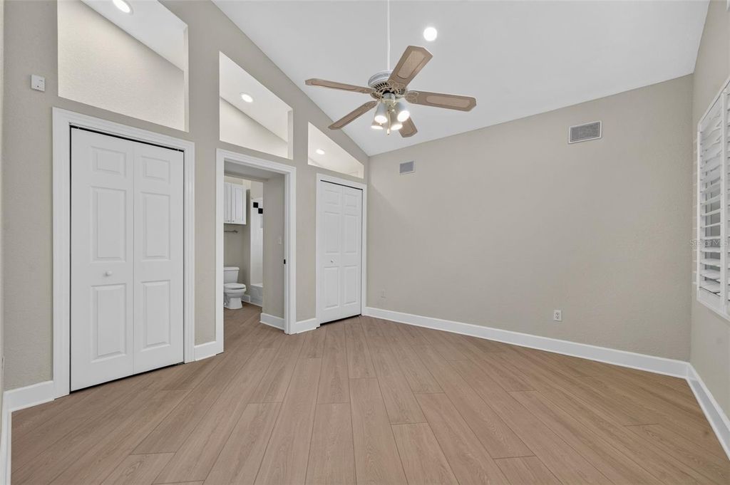 Image 23 of property listing at 1242 E RIDGEWOOD STREET, Orlando, FL 32803