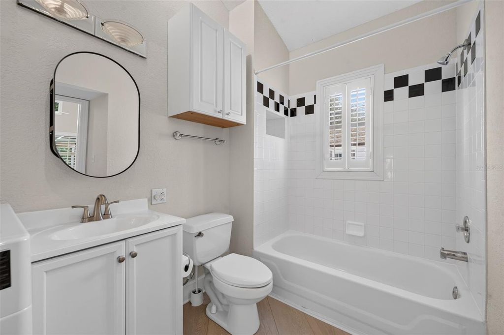 Image 24 of property listing at 1242 E RIDGEWOOD STREET, Orlando, FL 32803