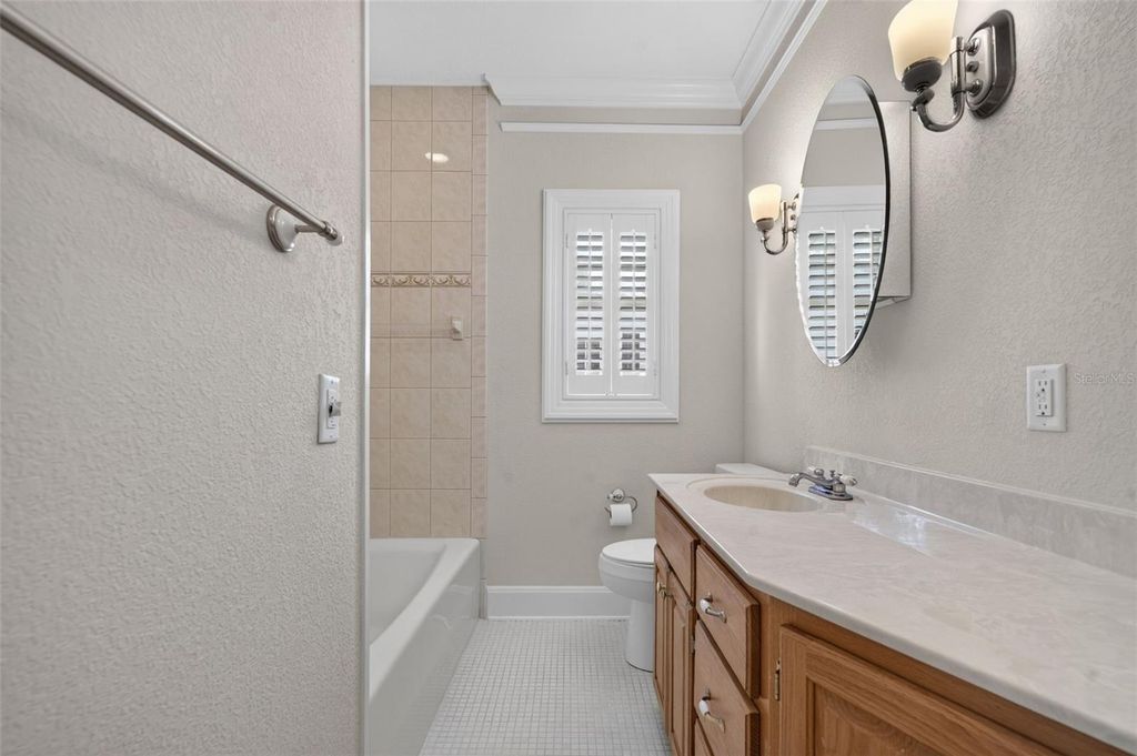 Image 28 of property listing at 1242 E RIDGEWOOD STREET, Orlando, FL 32803