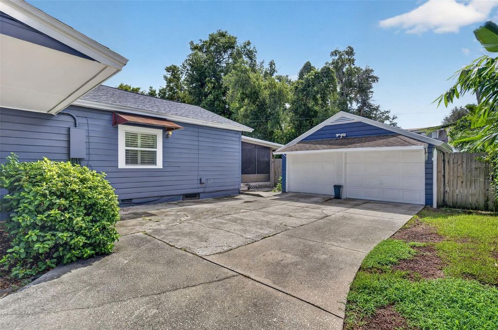 Image 34 of property listing at 1242 E RIDGEWOOD STREET, Orlando, FL 32803