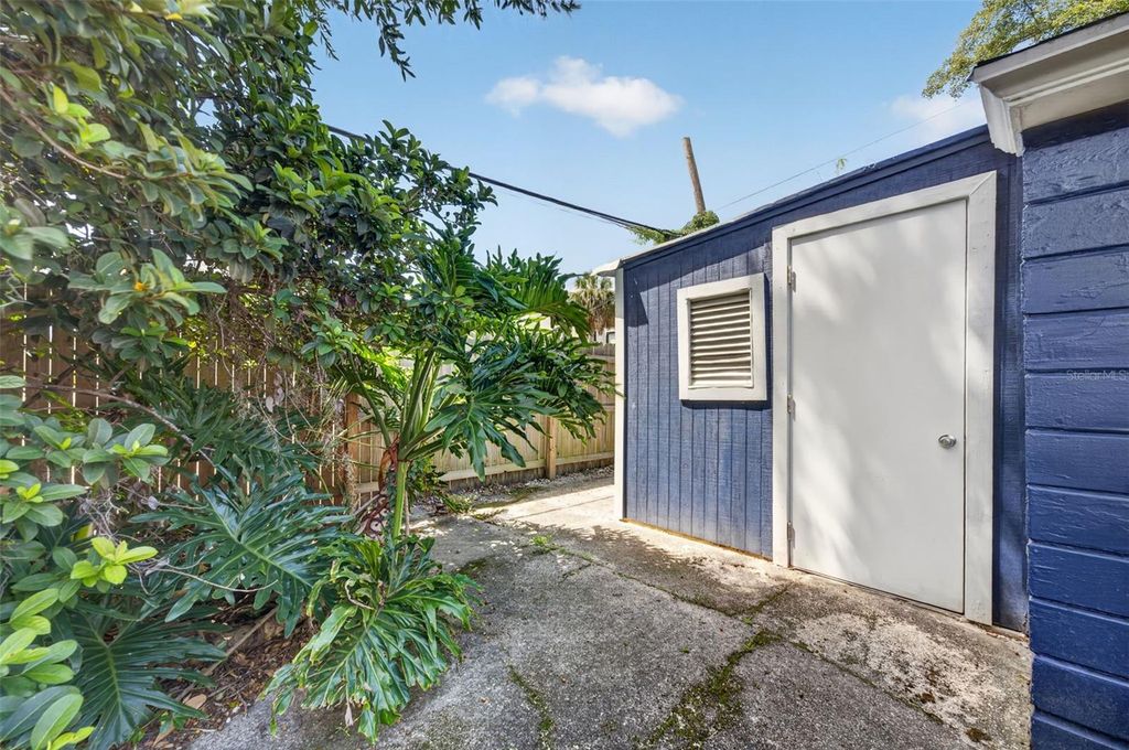 Image 36 of property listing at 1242 E RIDGEWOOD STREET, Orlando, FL 32803