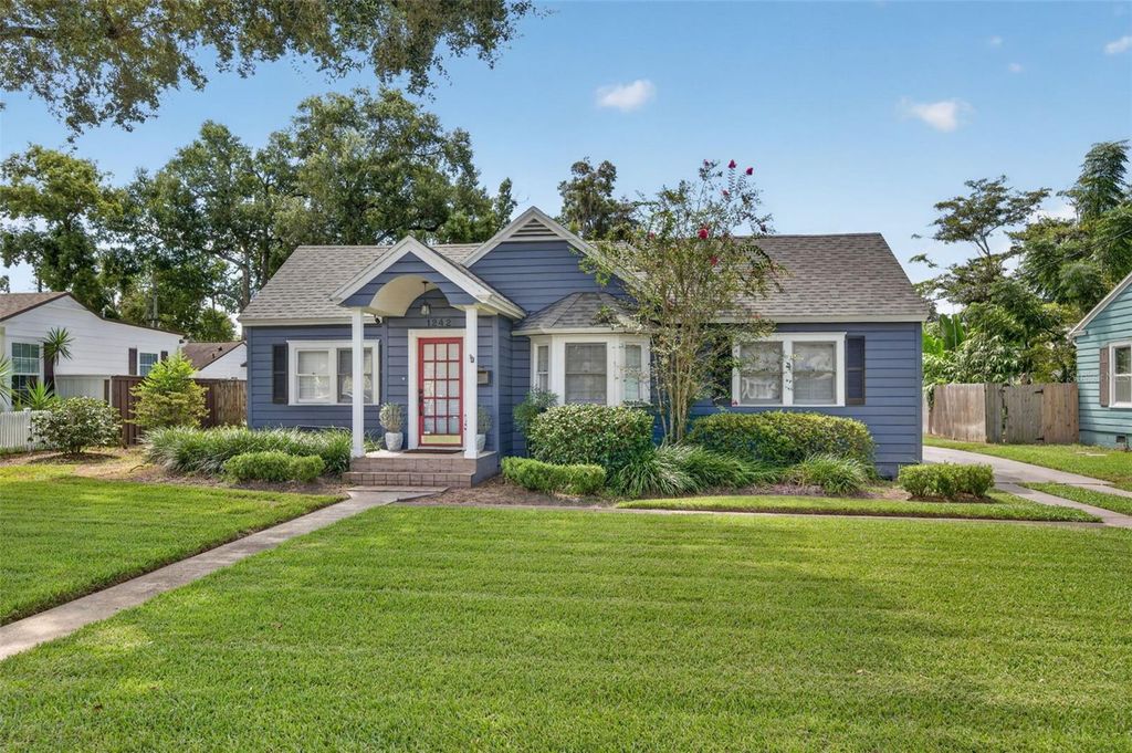 Image 38 of property listing at 1242 E RIDGEWOOD STREET, Orlando, FL 32803