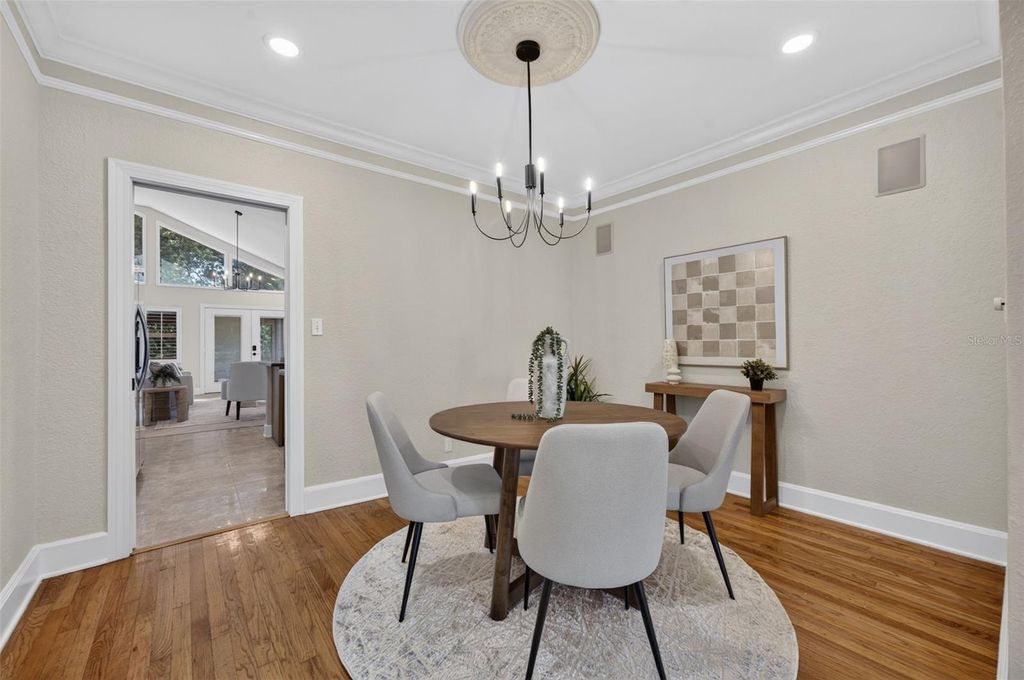 Image 5 of property listing at 1242 E RIDGEWOOD STREET, Orlando, FL 32803