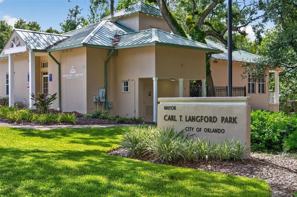 Image 43 of property listing at 1242 E RIDGEWOOD STREET, Orlando, FL 32803