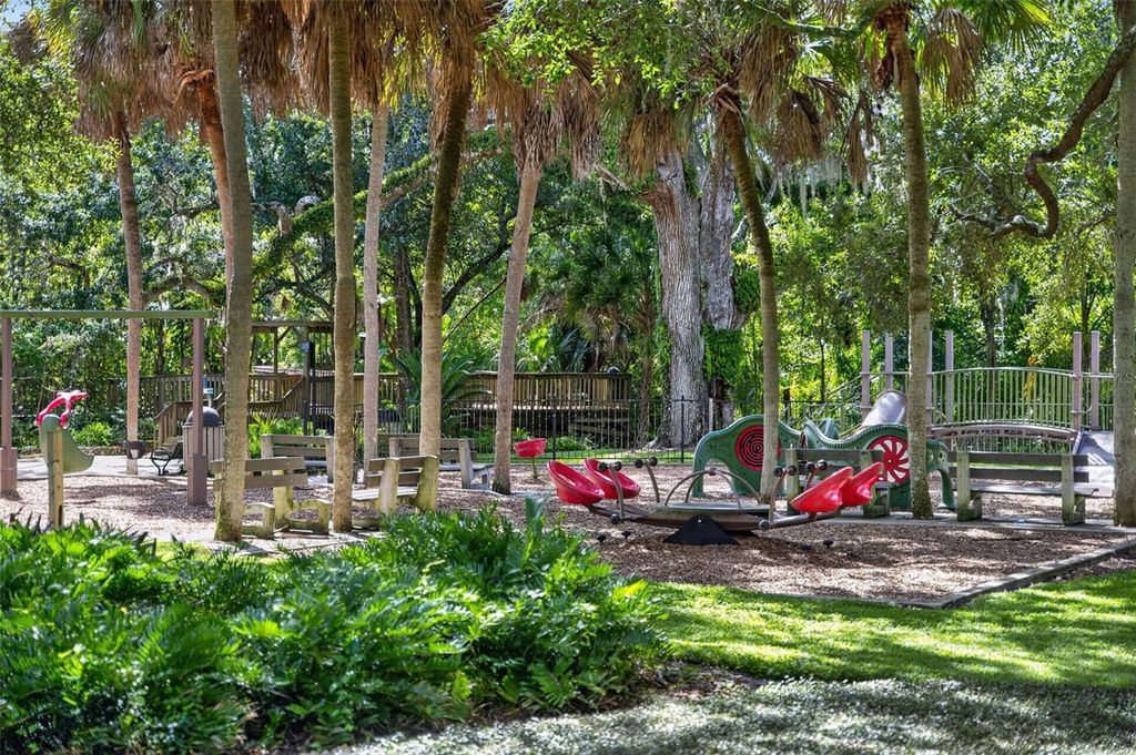 Image 44 of property listing at 1242 E RIDGEWOOD STREET, Orlando, FL 32803