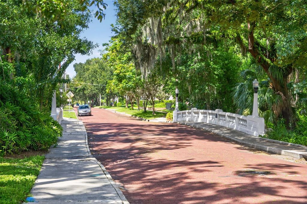 Image 46 of property listing at 1242 E RIDGEWOOD STREET, Orlando, FL 32803