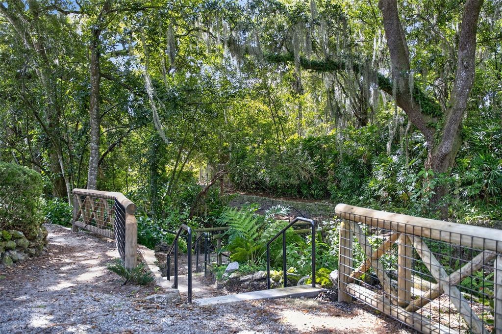 Image 48 of property listing at 1242 E RIDGEWOOD STREET, Orlando, FL 32803