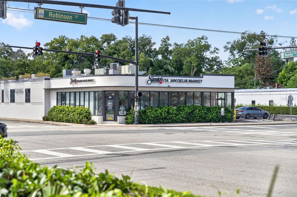 Image 50 of property listing at 1242 E RIDGEWOOD STREET, Orlando, FL 32803