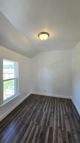 710 N 9th St, Salina, KS 67401