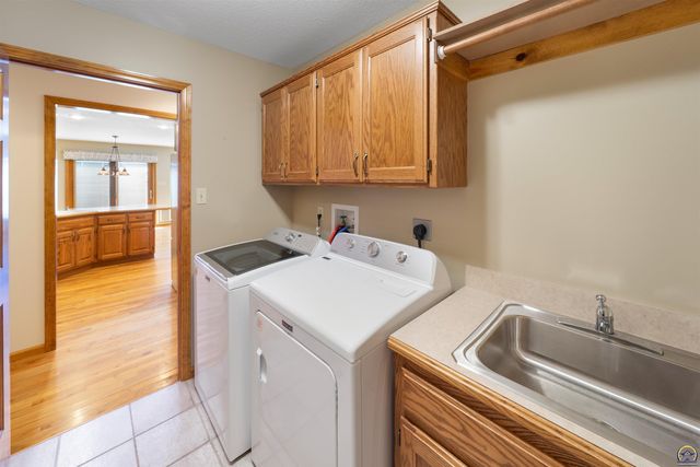 7929 SW 28th ST, Topeka, KS 66614