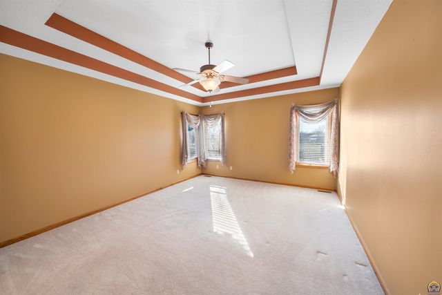 7929 SW 28th ST, Topeka, KS 66614