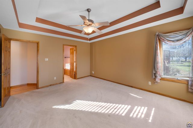 7929 SW 28th ST, Topeka, KS 66614