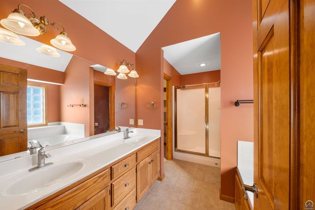 7929 SW 28th ST, Topeka, KS 66614