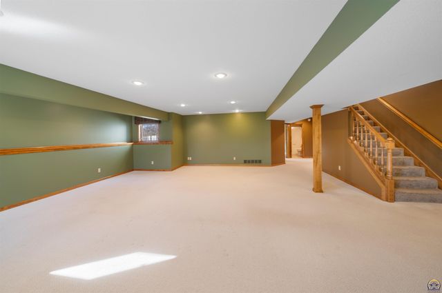 7929 SW 28th ST, Topeka, KS 66614