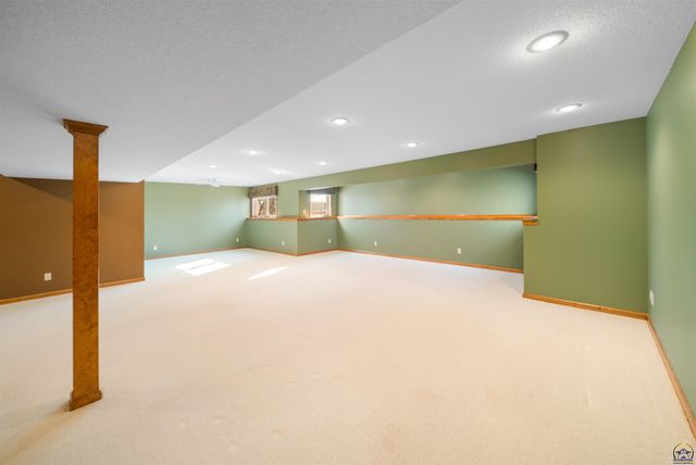 7929 SW 28th ST, Topeka, KS 66614