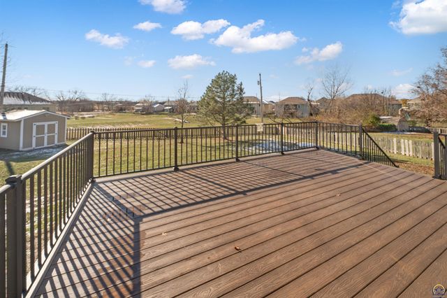 7929 SW 28th ST, Topeka, KS 66614