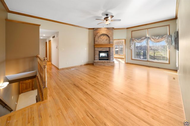 7929 SW 28th ST, Topeka, KS 66614