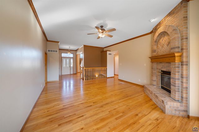 7929 SW 28th ST, Topeka, KS 66614