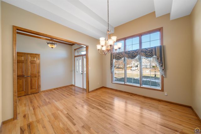 7929 SW 28th ST, Topeka, KS 66614