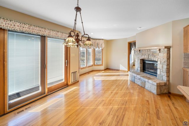 7929 SW 28th ST, Topeka, KS 66614