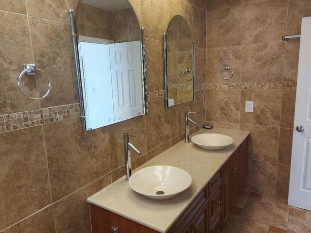 20033 NE 2nd Pl, Miami, FL 33179