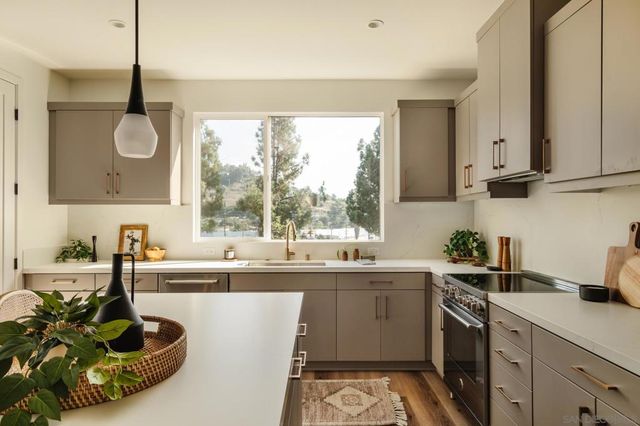 3863 N Riley Ln, Los Angeles, CA 90065