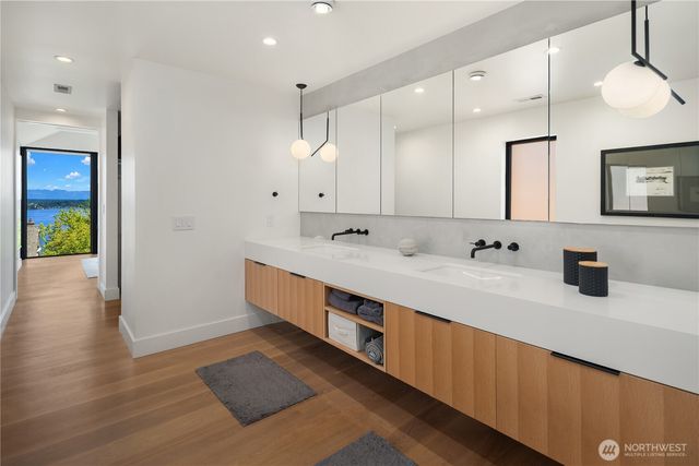 628 36th Avenue, Seattle, WA 98122