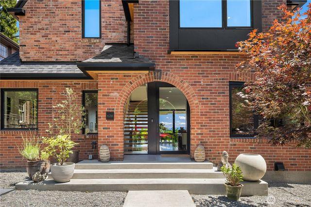 628 36th Avenue, Seattle, WA 98122