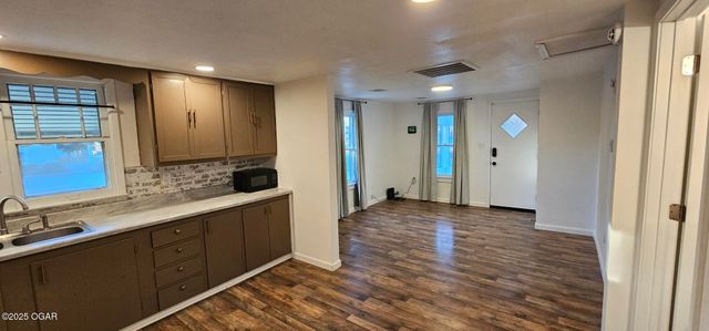 114 W Walton Street, Carl Junction, MO 64834