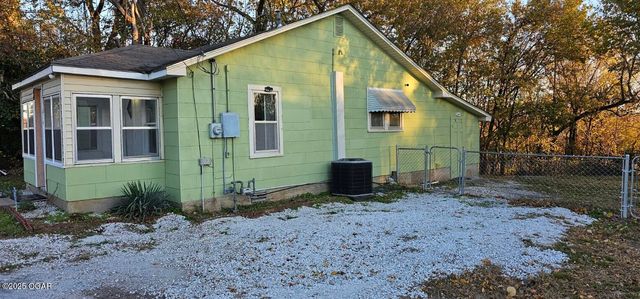 114 W Walton Street, Carl Junction, MO 64834