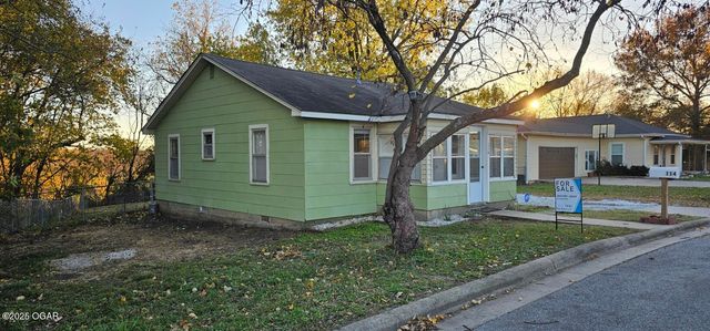 114 W Walton Street, Carl Junction, MO 64834