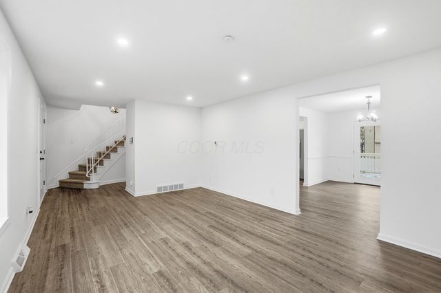 651 Cranfield Place, Columbus, OH 43213