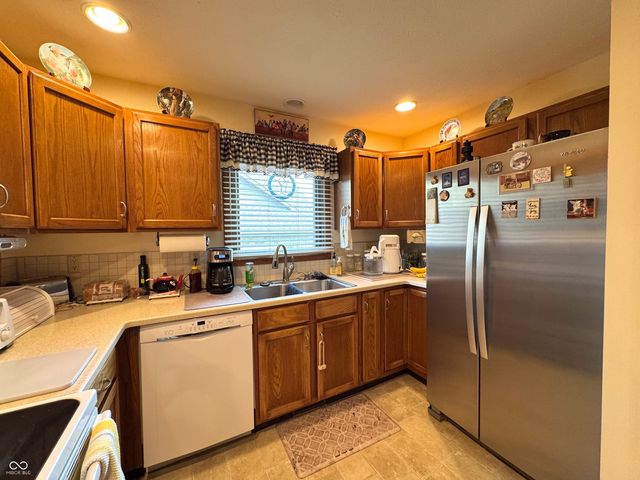 674 Cottage Lane, Greenwood, IN 46143