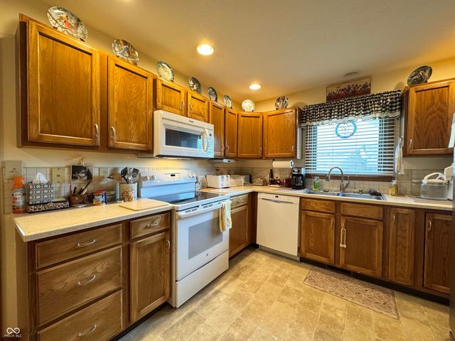674 Cottage Lane, Greenwood, IN 46143