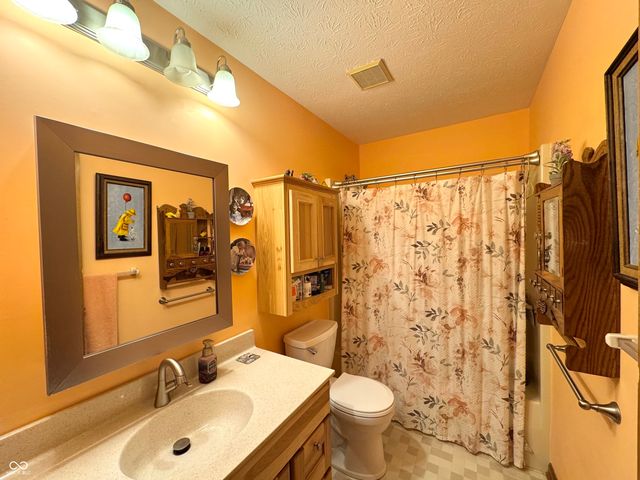 674 Cottage Lane, Greenwood, IN 46143