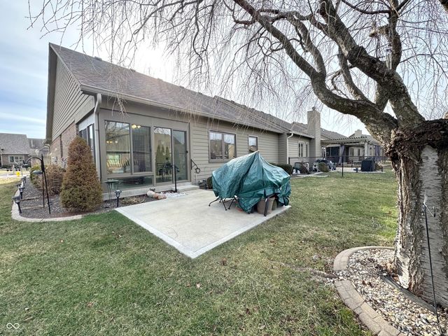 674 Cottage Lane, Greenwood, IN 46143