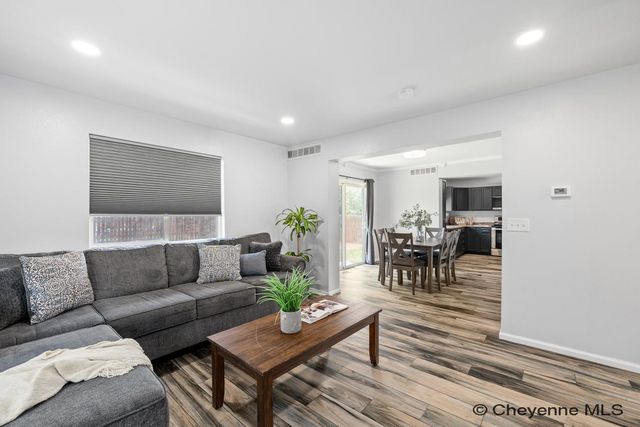 5816 PARKSIDE DR, Cheyenne, WY 82009