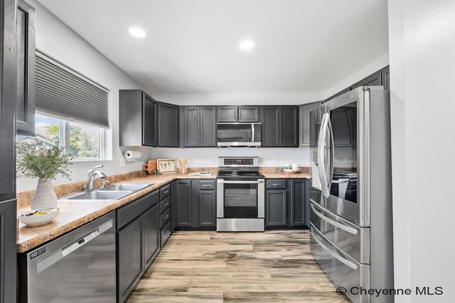 5816 PARKSIDE DR, Cheyenne, WY 82009
