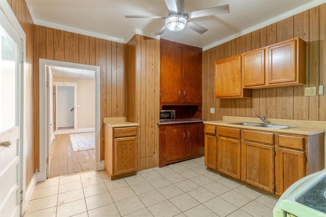 221 W Eighth Street, Mount Vernon, IN 47620