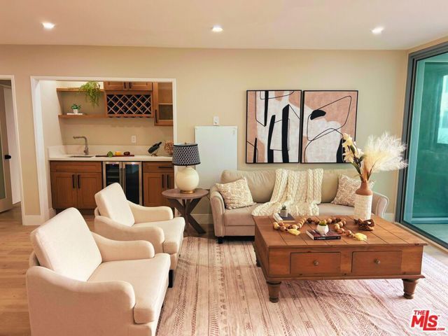 8701 Delgany Avenue 105, Playa Del Rey (los Angeles), CA 90293