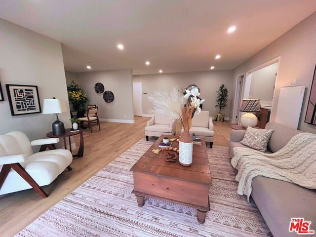 8701 Delgany Avenue 105, Playa Del Rey (los Angeles), CA 90293