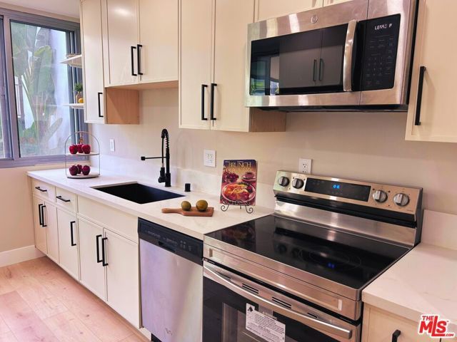 8701 Delgany Avenue 105, Playa Del Rey (los Angeles), CA 90293