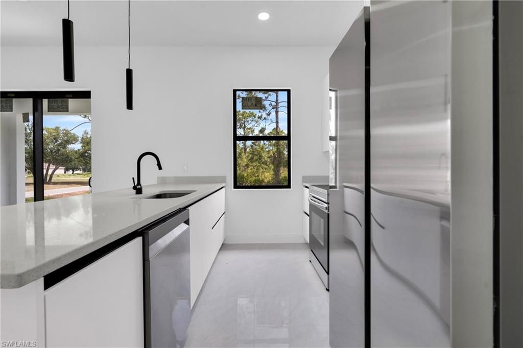 534 Lone Star LN, LEHIGH ACRES, FL 33974 — photo 4