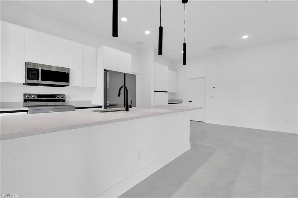 534 Lone Star LN, LEHIGH ACRES, FL 33974 — photo 5