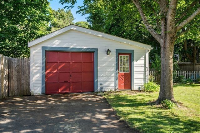 16 Circular Ave, Natick, MA 01760