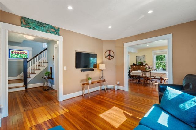 16 Circular Ave, Natick, MA 01760