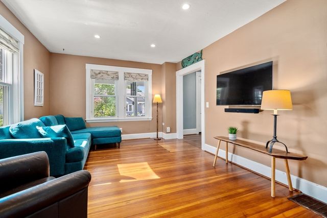 16 Circular Ave, Natick, MA 01760