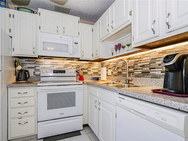 23 Vista Gardens Trail 102, Vero Beach, FL 32962