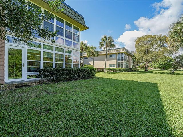 23 Vista Gardens Trail 102, Vero Beach, FL 32962